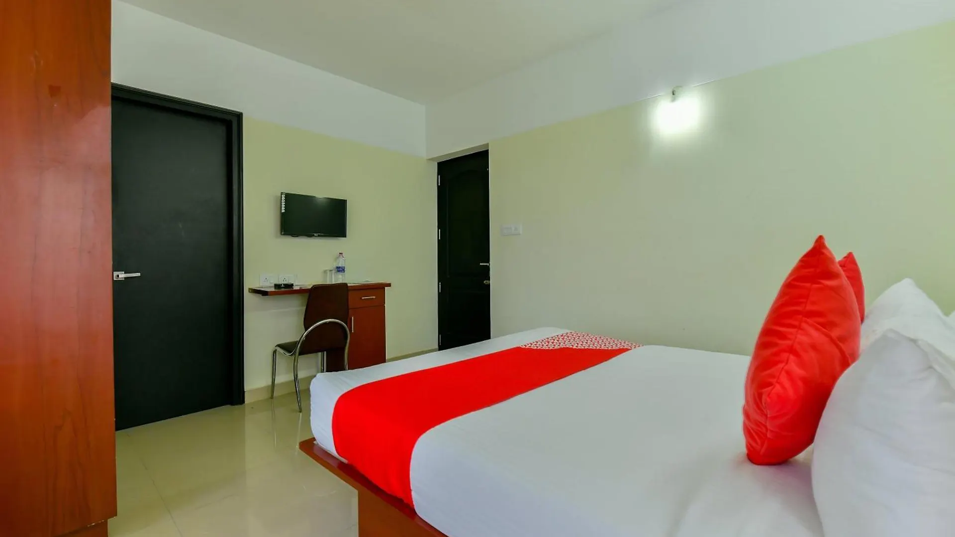 Super Hotel O Tyche Stays Thiruvananthapuram 4*,